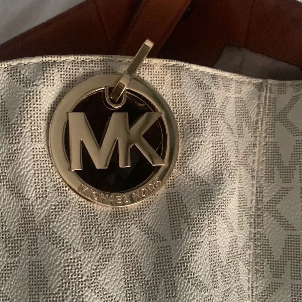 Michael Kors   - Picture 3 of 6